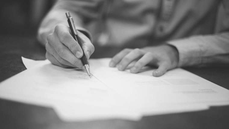 ПОДПИСАНИЕ ДОГОВОРА ЗАДНИМ ЧИСЛОМ. МОЖНО ЛИ ВЗЫСКАТЬ «ДЕБИТОРКУ»?